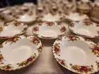 Beautiful Royal ALbert Old Country Rose Rimmed Bowls 5 Set