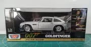 Aston Martin DB5 Silver Goldfinger James bond 007 1-24 scale model Motor Max