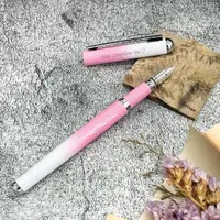 在飛比找momo購物網優惠-【Betrue】櫻花粉雪鋼筆套組：漸層粉鋼筆+吸墨器+筆套(