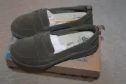 CLARKS CLOUDSTEPPERS CUSHION LOAFER IN OLIVE GREEN SUEDE SIZE 6 -BRAND NEW BOX
