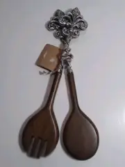 NWT 2012 Mud Pie Wood and Fleur-de-lis Silver Tone Salad Serving Utensils Set 2