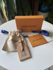 LOUIS VUITTON VACHETTA LEATHER LUGGAGE TAG New in box