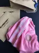美國代購Burberry 巴寶莉 時尚潮流 英倫經典 粉色羊毛絨輕薄款圍巾 披肩205-90