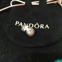 在飛比找蝦皮購物優惠-保證真品，專櫃正品Pandora潘朵拉粉紅鑽夾扣，滿鑽定位扣