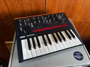 KORG MONOLOGUE-DB monophonic analogue synthesizer w/ box