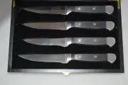THE CAPITAL GRILLE STEAK KNIVES SIGNATURE BOXED GIFT SET OF 4 BRAND NEW IN CASE