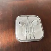 OEM Sealed Apple EarPods MD827 NEW In Case! For iPhone 5 5S 6 6S Plus