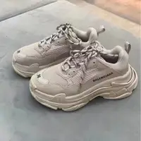 在飛比找PopChill優惠-[二手] Balenciaga 老爹鞋 淺灰色38號 配件有