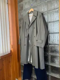 在飛比找Yahoo!奇摩拍賣優惠-無印良品不易沾水寬版風衣大衣外套 男女通用l-xl灰色