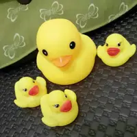在飛比找蝦皮購物優惠-黃色小鴨洗澡玩具