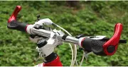 Mountain Bike Bicycle Cycling Lock-On Handlebar Grips Ends Riding Top Red