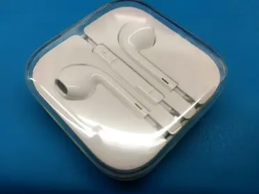 Apple EarPods 具備 3.5 公釐耳機接頭