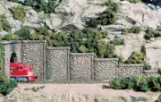 Woodland Scenics HO Scale Random Stone Retaining Walls Plaster Casting (3-Pack)