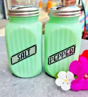 Jadeite Ribbed Mosser Range Retro Green Salt & Pepper Shakers 4 3/4" x 2 1/4"