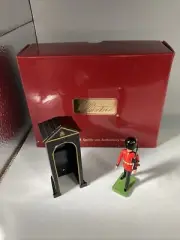 William Britain Collectors Sentry Box and Scotts Guard.NIB