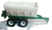 1/64 3D Printed Green Pull Type Tandem Axle Fertilizer Spreader