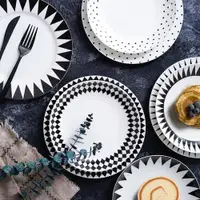 在飛比找ETMall東森購物網優惠-北歐式簡約西餐盤子黑色菱形創意骨瓷餐盤陶瓷平盤牛排盤子點心盤