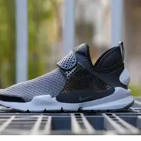 在飛比找蝦皮購物優惠-Nike Sock Dart 黑白