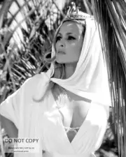 ACTRESS URSULA ANDRESS - 8X10 PUBLICITY PHOTO (MW035)