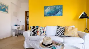Vibrant flat for a couple, few minutes to Beaches