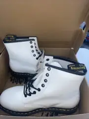 Dr. Marten's Doc White Jadon Size 7M 8W barely Worn Smooth Leather Platform Boot