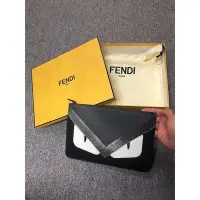 在飛比找Yahoo!奇摩拍賣優惠-FENDI 怪獸 惡魔 芬迪 卡通 眼睛 圖案   手拿包 