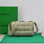 全新二手 BOTTEGA VENETA葆蝶家 PADDED CASSETTE 羊皮編織金扣 羊皮革 枕頭包單肩