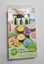 Wilton Cupcake Decorating Set Icing Tips 19-Piece Cake Dessert