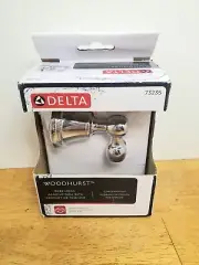 Delta Woodhurst Robe Hook in Chrome