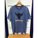 【清大億鴻】UNDER ARMOUR 男款PJT ROCK BRAHMA BULL 藍灰色短袖上衣1380520-480