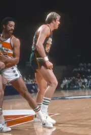 Kent Benson Milwaukee Bucks in action v the Washington Bullets at - Old Photo 6