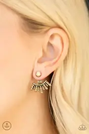 Paparazzi: Diva Dynamite - Brass Earrings