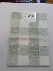 BRAND NEW POSH HOME LUXURIOUS LIME & WHITE YARN DYED BATH MAT 17" x 24"