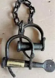 Alcatraz Prison Iron Handcuffs Adjustable Cuffs with Chain & 2 Skeleton Keys