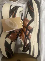 Men 9.5US Asics Gel-Terrain Vanilla/Black