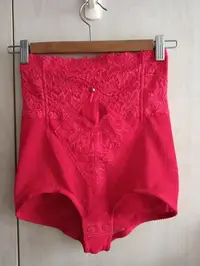 在飛比找Yahoo!奇摩拍賣優惠-全新日本善美得 Lily Bouquet 21紅色調整型束褲