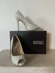 Badgley Mischka Drama Platino Stilleto Heels Size 6.5 NIB