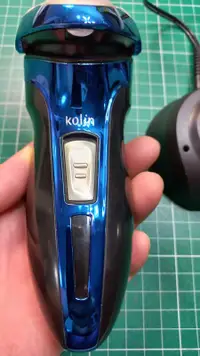 在飛比找露天拍賣優惠-【KOLIN 】歌林 3D 勁能水洗刮鬍刀 ( KSH-HC