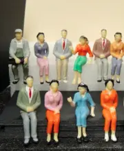 10 SEATED FIGURES FOR TRAIN STATION SCENE, TRUE 1:24 G SCALE DIORAMA