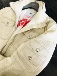 在飛比找Yahoo!奇摩拍賣優惠-MOSCHINO JEANS 米白色長版化纖羽絨外套