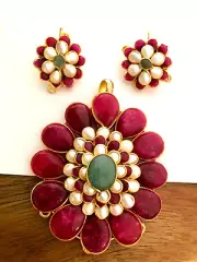 Natural Pearl Emerald Ruby Pendant Gold Plated Pacchi Necklace Flower Jewelry