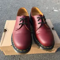 在飛比找蝦皮購物優惠-Dr Martens 正品馬丁鞋 3孔 真皮 低筒