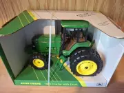 ERTL John Deere 7800 Row Crop Tractor with Duals 1/16 Collectors Edition