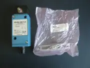 NEW Honeywell LSQYAB4L347 Micro Limit Switch 600 VAC 10 Amps arm lever LS-21572