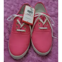在飛比找蝦皮購物優惠-5折 台灣製 TOP GIRL 桃紅 帆布鞋 6號
