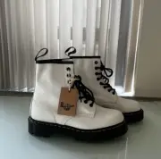 NWT Dr. Martens 1460 Bex Smooth Leather Platform Boots