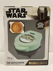 Disney Star Wars THE MANDALORIAN/THE CHILD 4” Mini Waffle Maker Brand New in Box