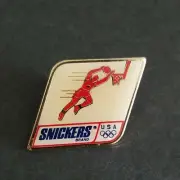 NEW VINTAGE 1991 USA OLYMPIC BASKETBALL SNICKERS CANDY ADVERTISING PIN PINBACK