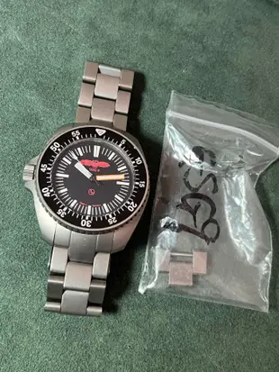 GSG9 professional Diver德國聯邦警察第九國境守備隊 限量錶 39mm 硬化鈦錶殼及鏈帶 SINN、Damasko、Tutima可參考