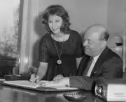 Actress Penelope Horner Signs A Seven Year Film Contract Film Produce 1959 PHOTO